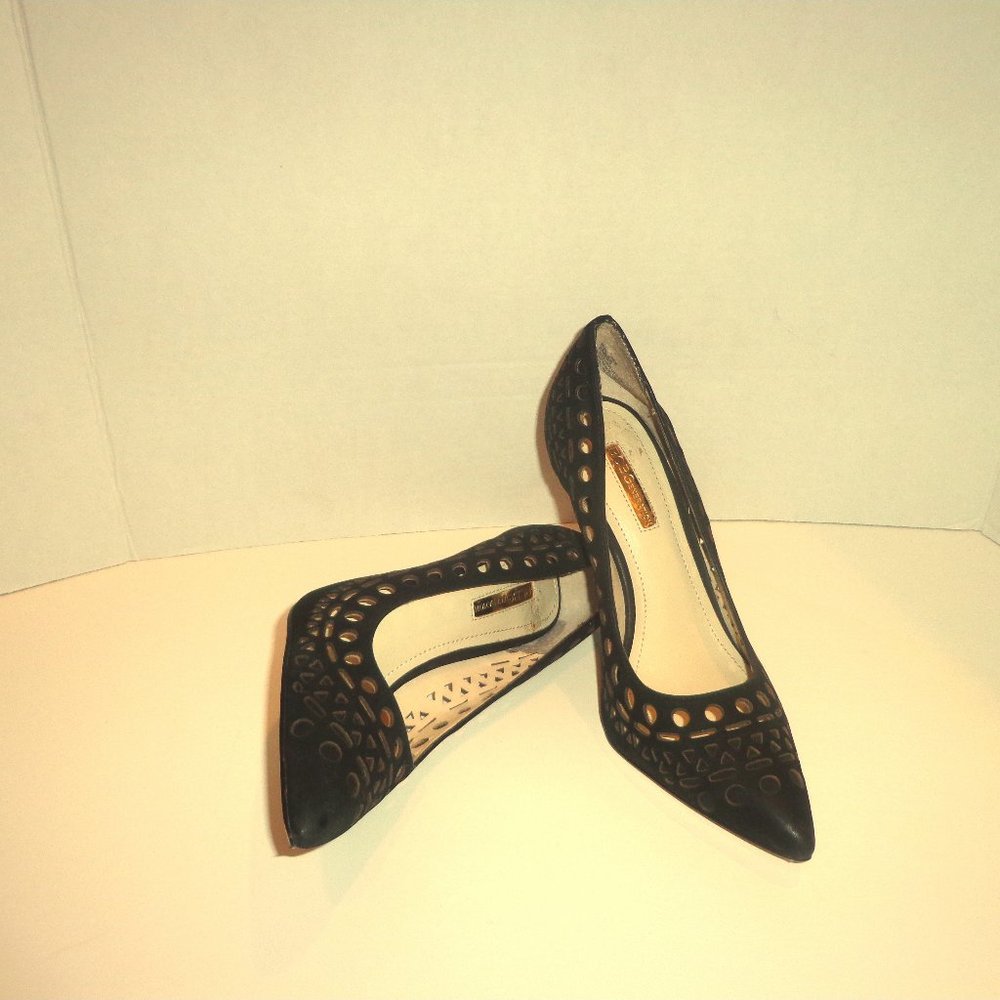 BCBGGENERATION CUT-OUT PUMP